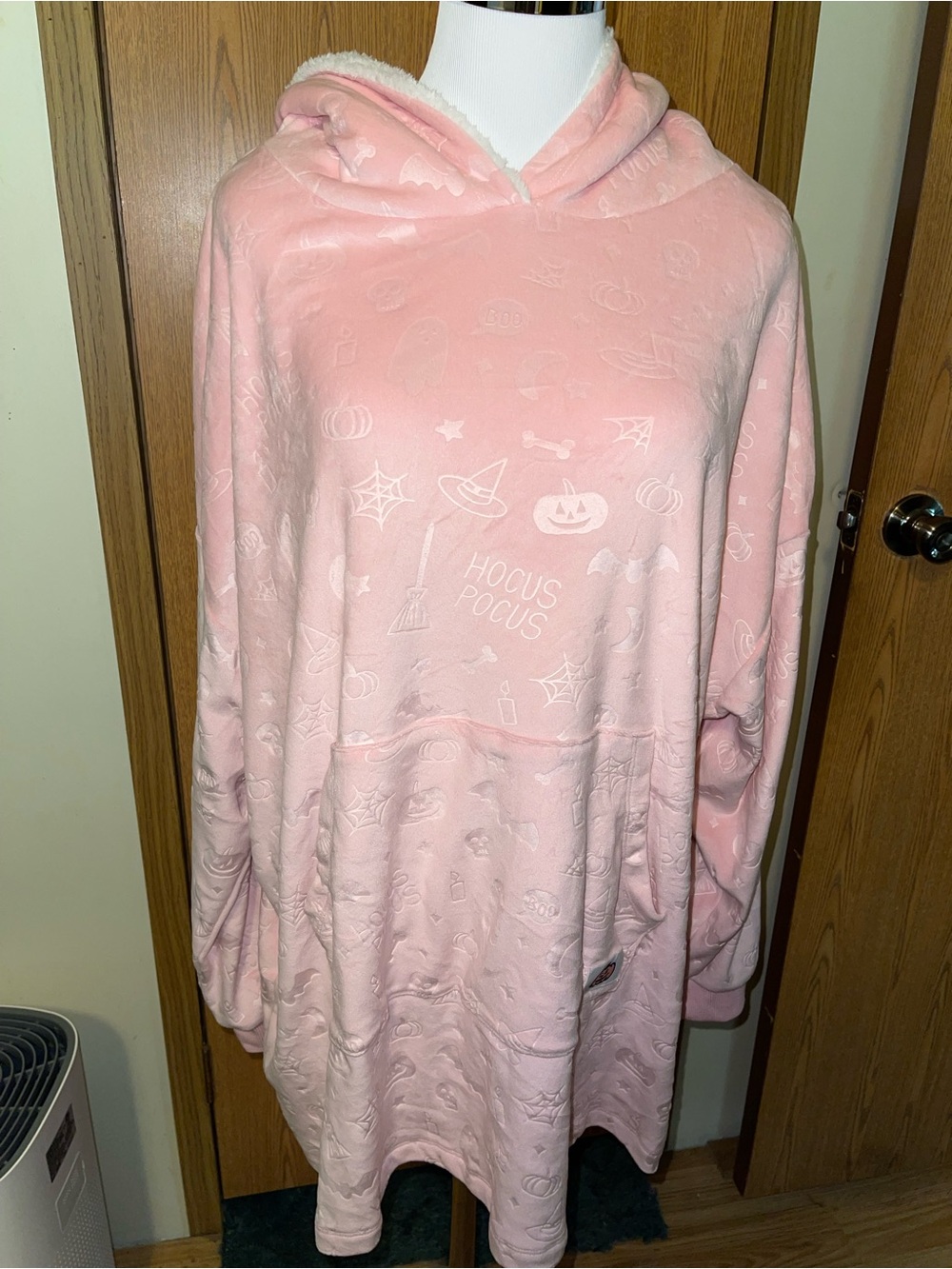 Jaclyn New York Cozy Pink Hocus Pocus Hoodie Blanket